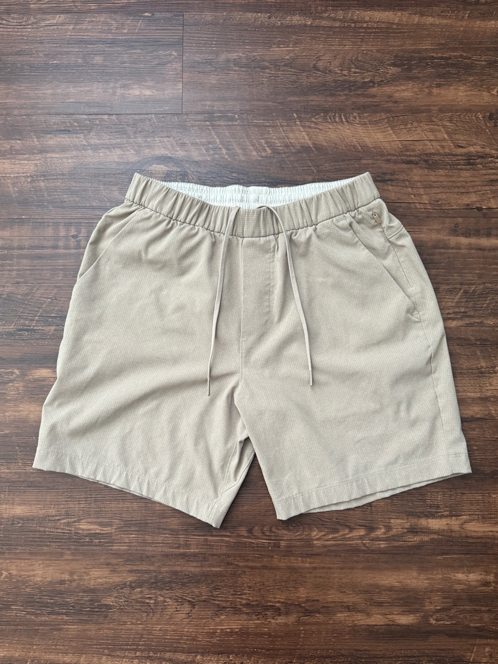 lululemon athletica WovenAir Pull-On Casual Men’s 7” Short